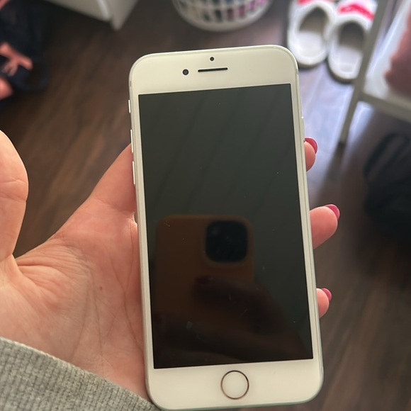 iPhone 7 - Picture 2 of 2